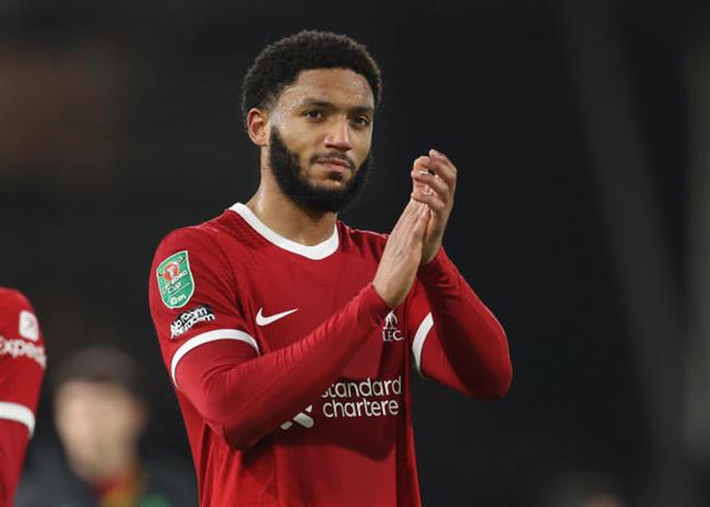 Aston Villa cung dang theo duoi Joe Gomez