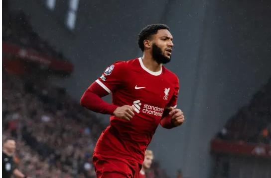 Joe Gomez bi loai khoi doi hinh Liverpool dau Ipswich 