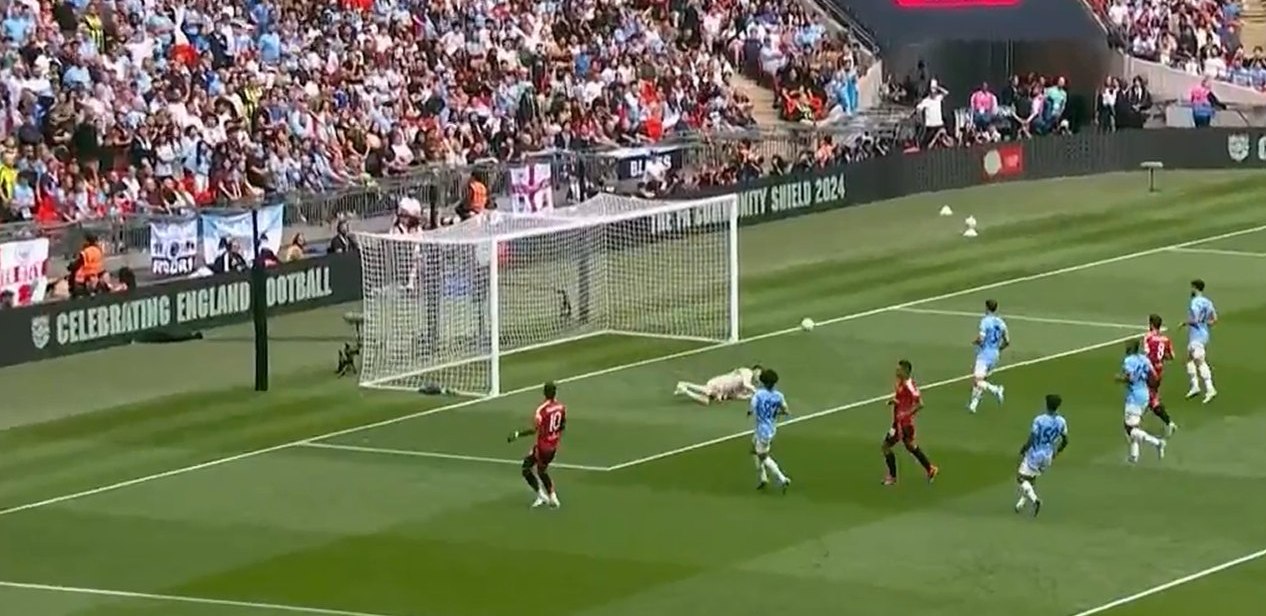 Pha bỏ lỡ khó tin của Marcus Rashford trước Man City 5