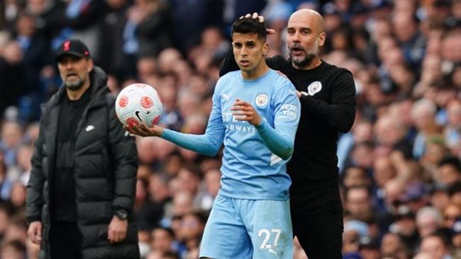 Pep Guardiola mo duong cho Joao Cancelo tro lai doi hinh Man City