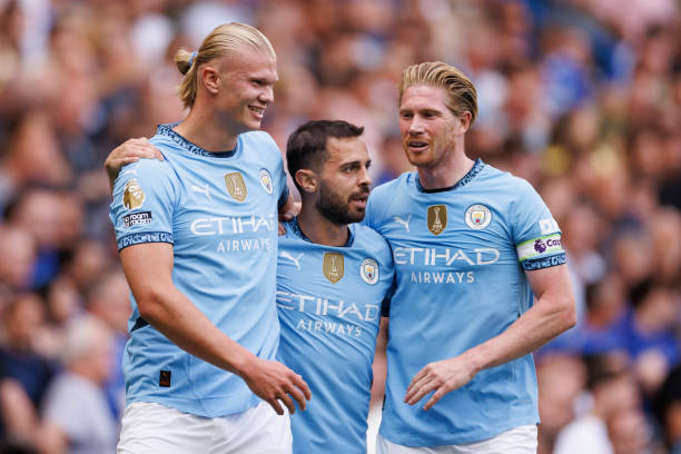 Erling Haaland lap cong cho Man City