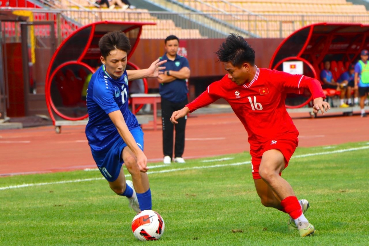 U16 Viet Nam bat ngo thang dam U16 Uzbekistan 3-0