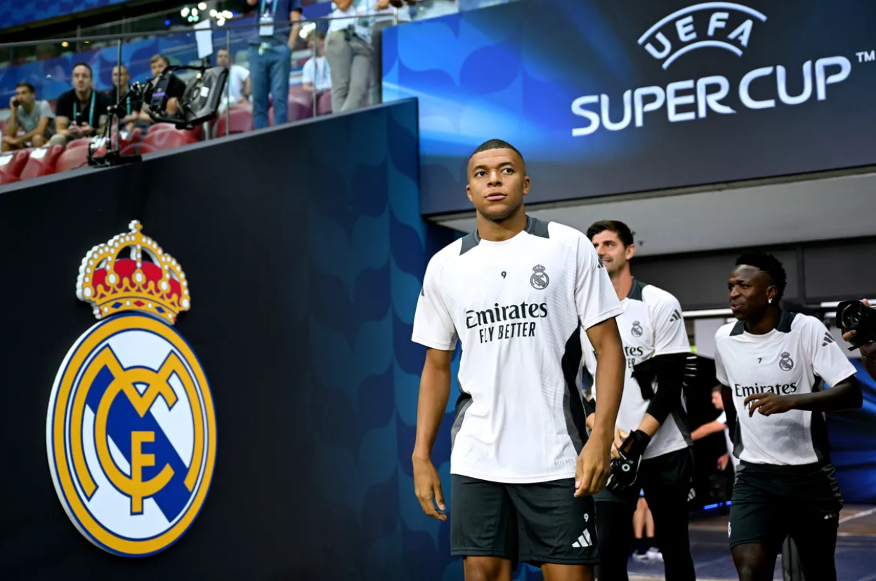 Kylian Mbappe ra mat Real Madrid